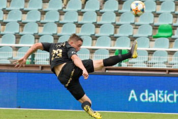 Podívejte se na tucet a ještě jednu fotografii pořízených při utkání Dukla - Zbrojovka Brno 2:1 Podívejte se na tucet a ještě jednu fotografii pořízených při utkání Dukla - Zbrojovka Brno 2:1