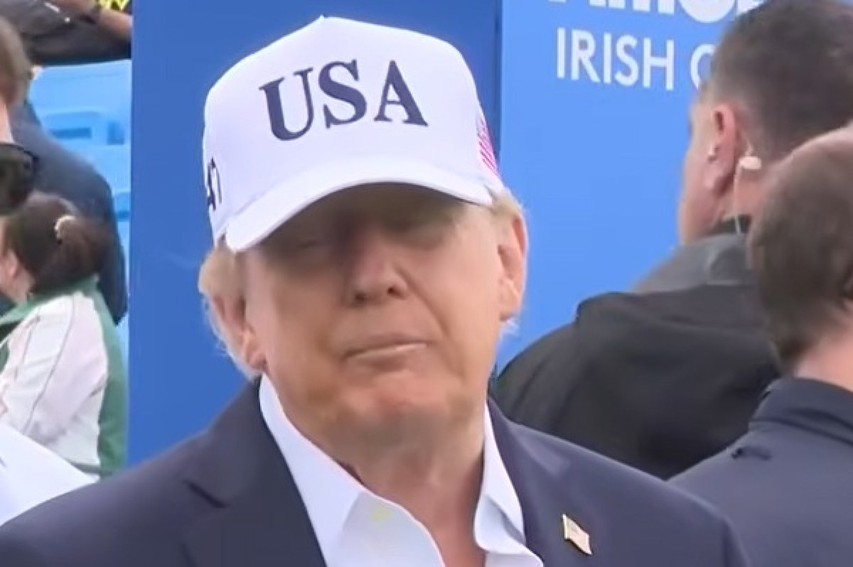 Trump vyzval Zelenského, aby přestal útočit na ruské rafinerie Trump vyzval Zelenského, aby přestal útočit na ruské rafinerie
