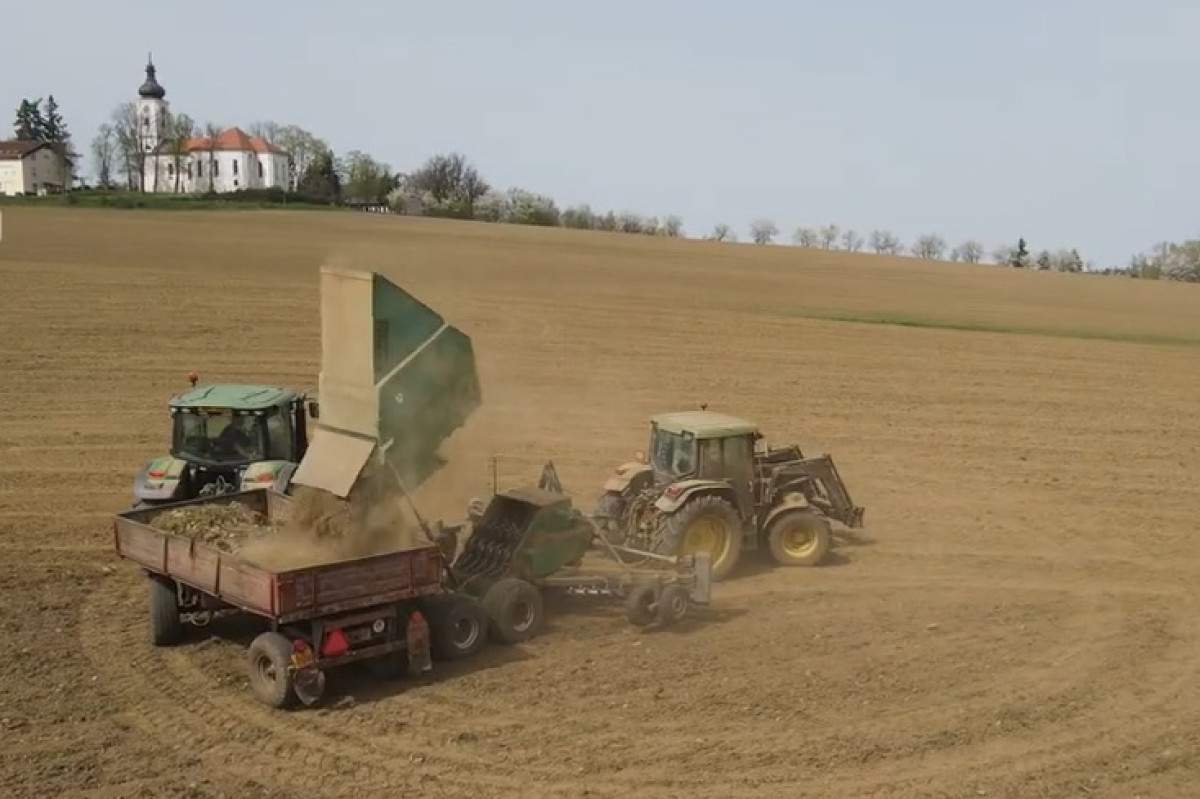 Sucho mění hospodaření v Pošumaví. Farma hledá cestu s přírodou Sucho mění hospodaření v Pošumaví. Farma hledá cestu s přírodou