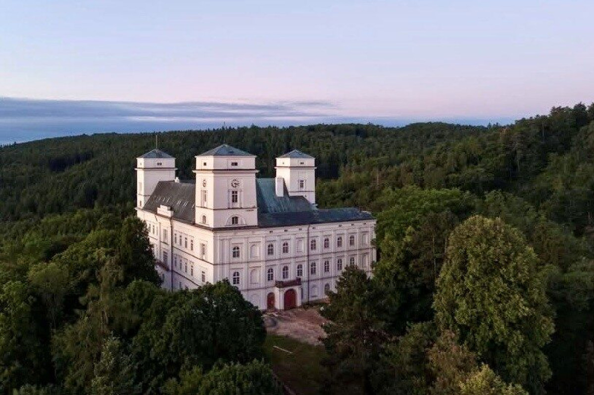 Zámek Račice: Moravský klenot nad údolím Rakovce