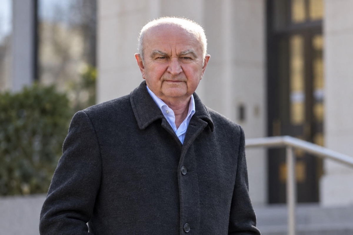 Pojišťovna ve ztrátě. Manažer inkasoval 35 milionů navíc Pojišťovna ve ztrátě. Manažer inkasoval 35 milionů navíc