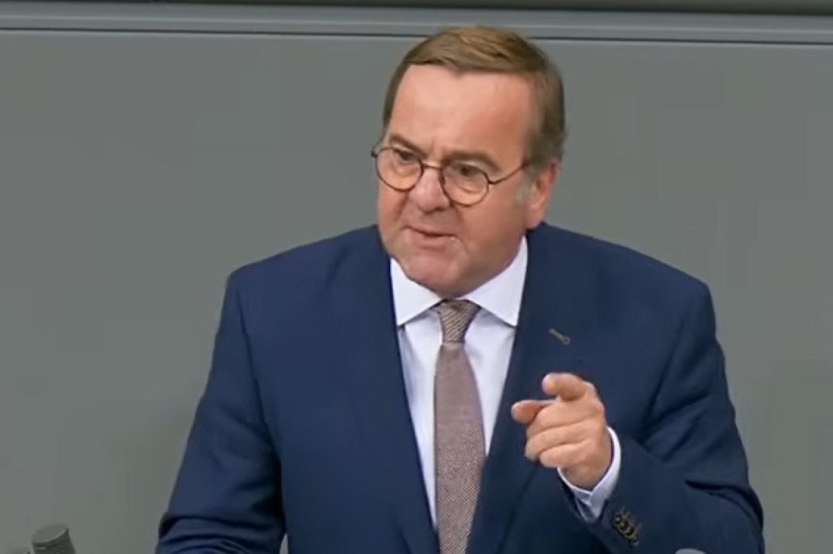 Německý ministr obrany nařizuje povinné přesuny na východní frontu