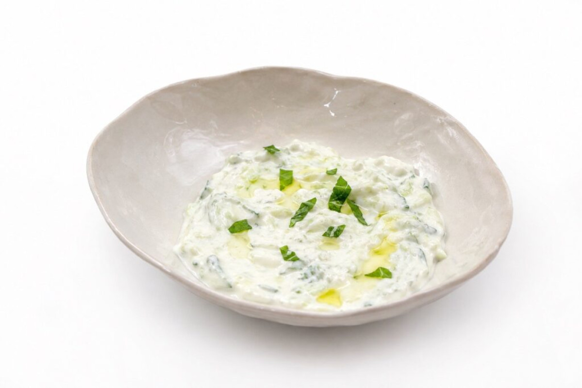 Domácí tzatziki s okurkou a mátou