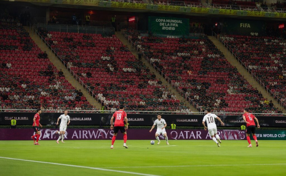 Prázdná místa na stadionu. Stává se fotbal zábavou jen pro bohaté?