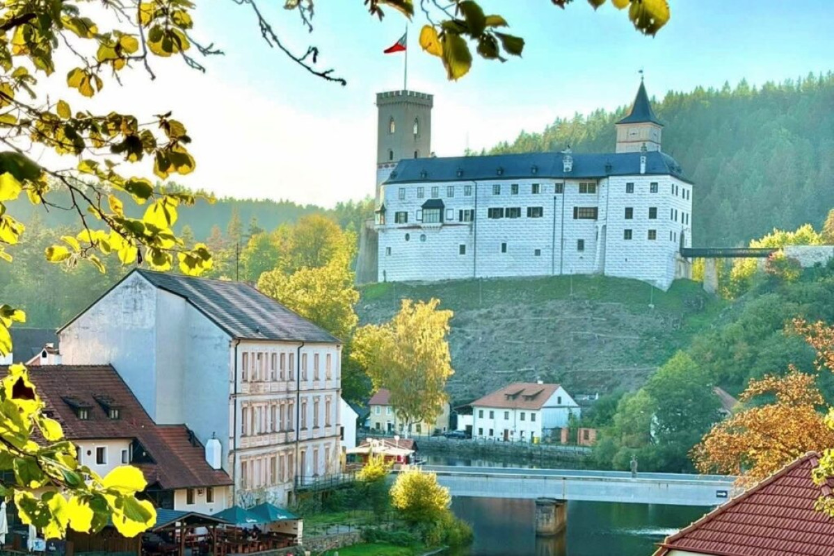 Rožmberk nad Vltavou nabízí hrad, Jakobínku i výlety podél řeky Rožmberk nad Vltavou nabízí hrad, Jakobínku i výlety podél řeky