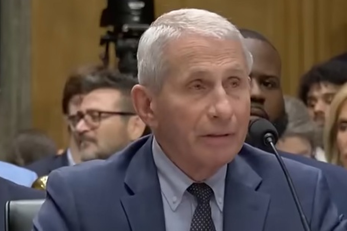 Dr. Fauci zahnán do kouta: Odhalen podvod s vakcínou proti covidu Dr. Fauci zahnán do kouta: Odhalen podvod s vakcínou proti covidu