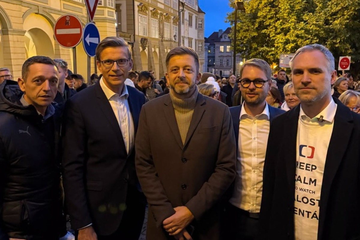 Rakušan zuří kvůli poplatkům. Průzkumy dávají opozici studenou sprchu Rakušan zuří kvůli poplatkům. Průzkumy dávají opozici studenou sprchu