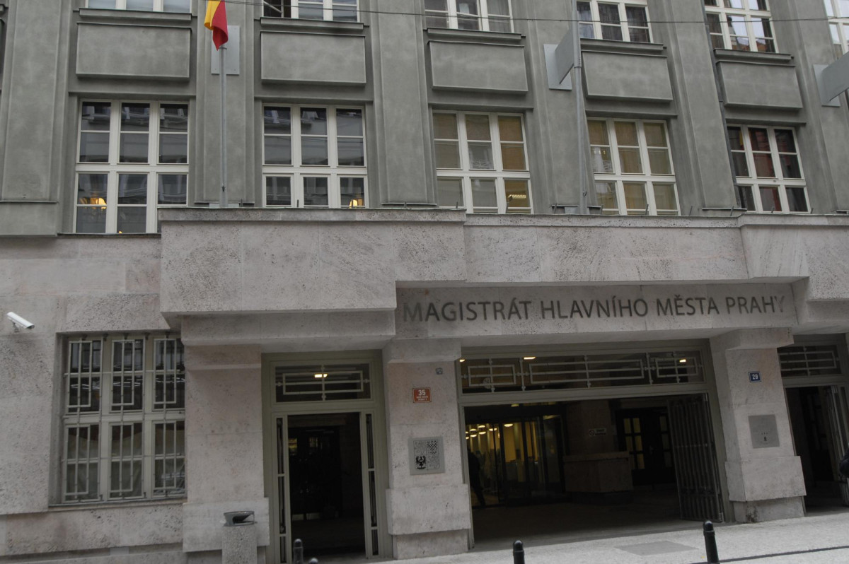 Škodův palác zůstává po dobu vysokých teplot veřejnosti otevřen