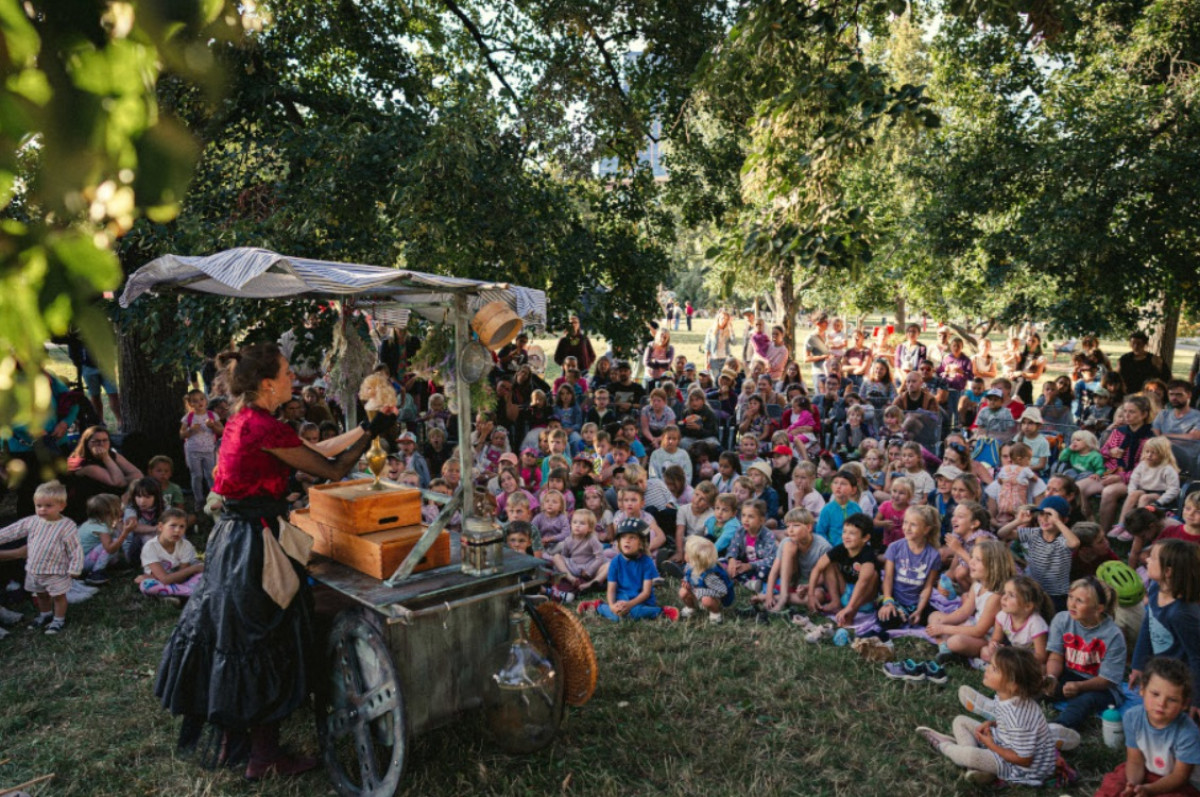 Léto v centru Brna: Festival UPROSTŘED předá štafetu