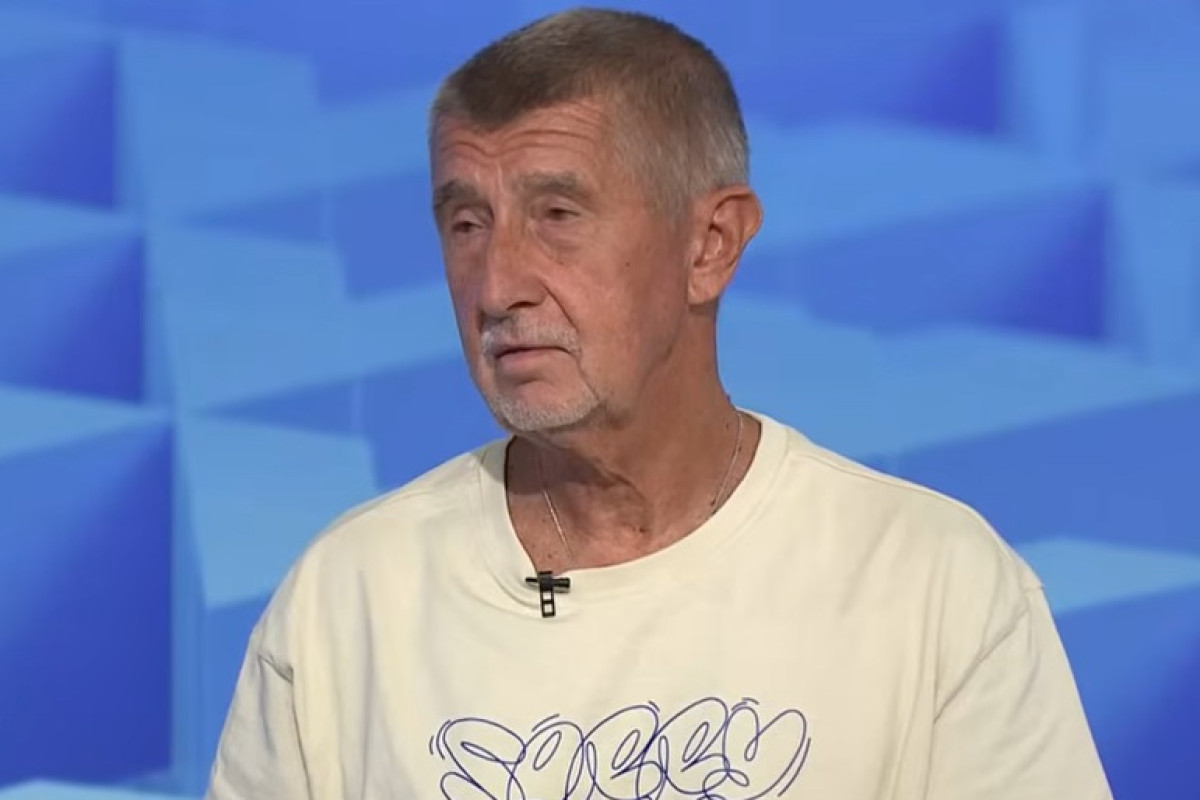 Mobily berou dětem dětství, varuje Babiš