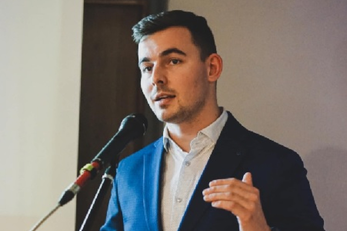 Vondráček hájí změnu pravomocí prezidenta. Jde o význam slov Vondráček hájí změnu pravomocí prezidenta. Jde o význam slov