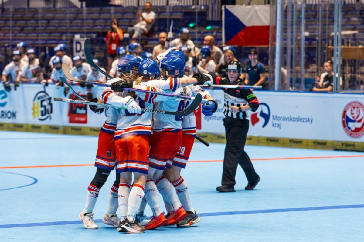České reprezentace září na domácím světovém šampionátu v hokejbalu