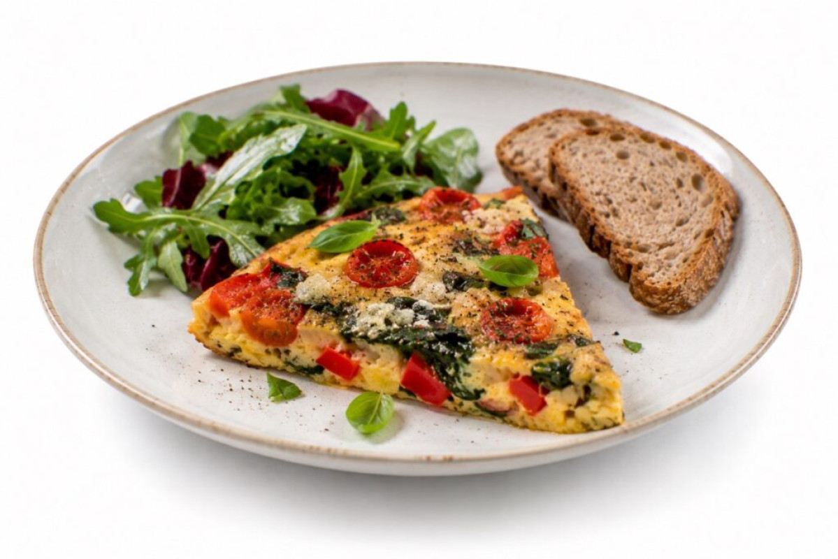 Frittata s rajčaty, paprikou a špenátem Frittata s rajčaty, paprikou a špenátem