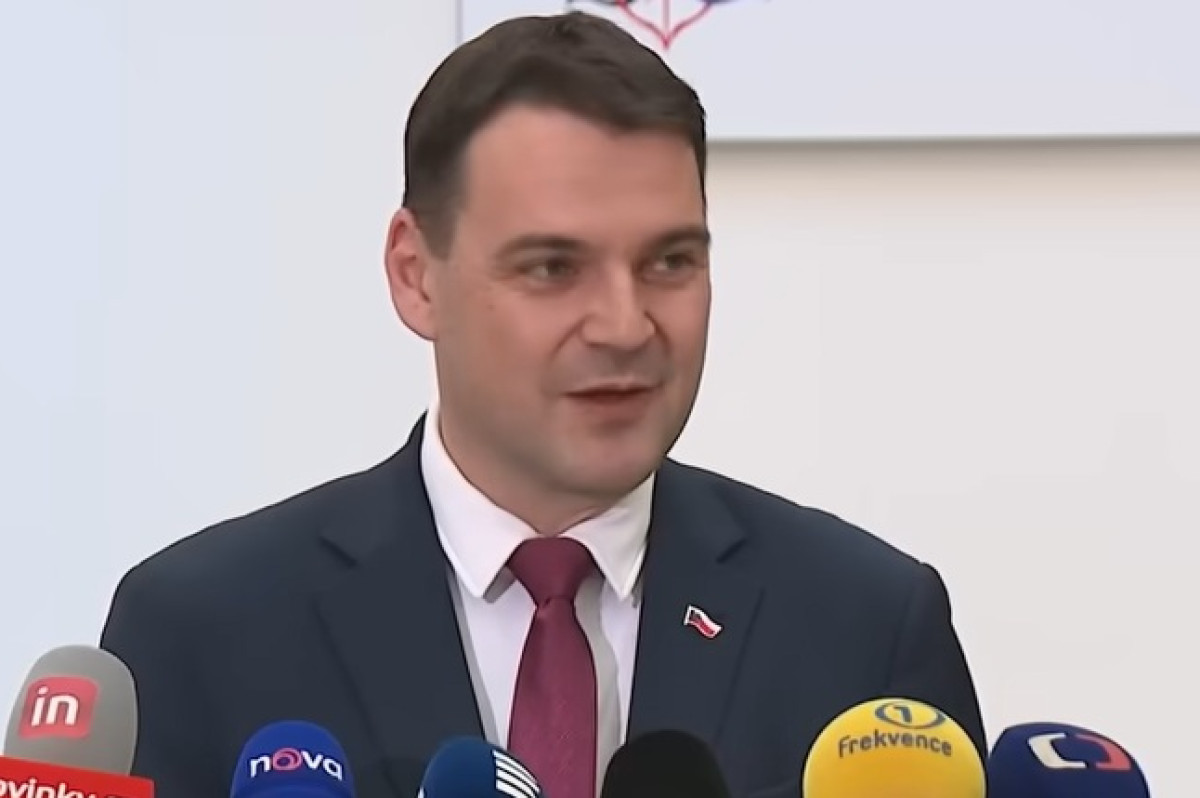 Ústavní puč a válka s vládou. Macinka cupuje Pavla