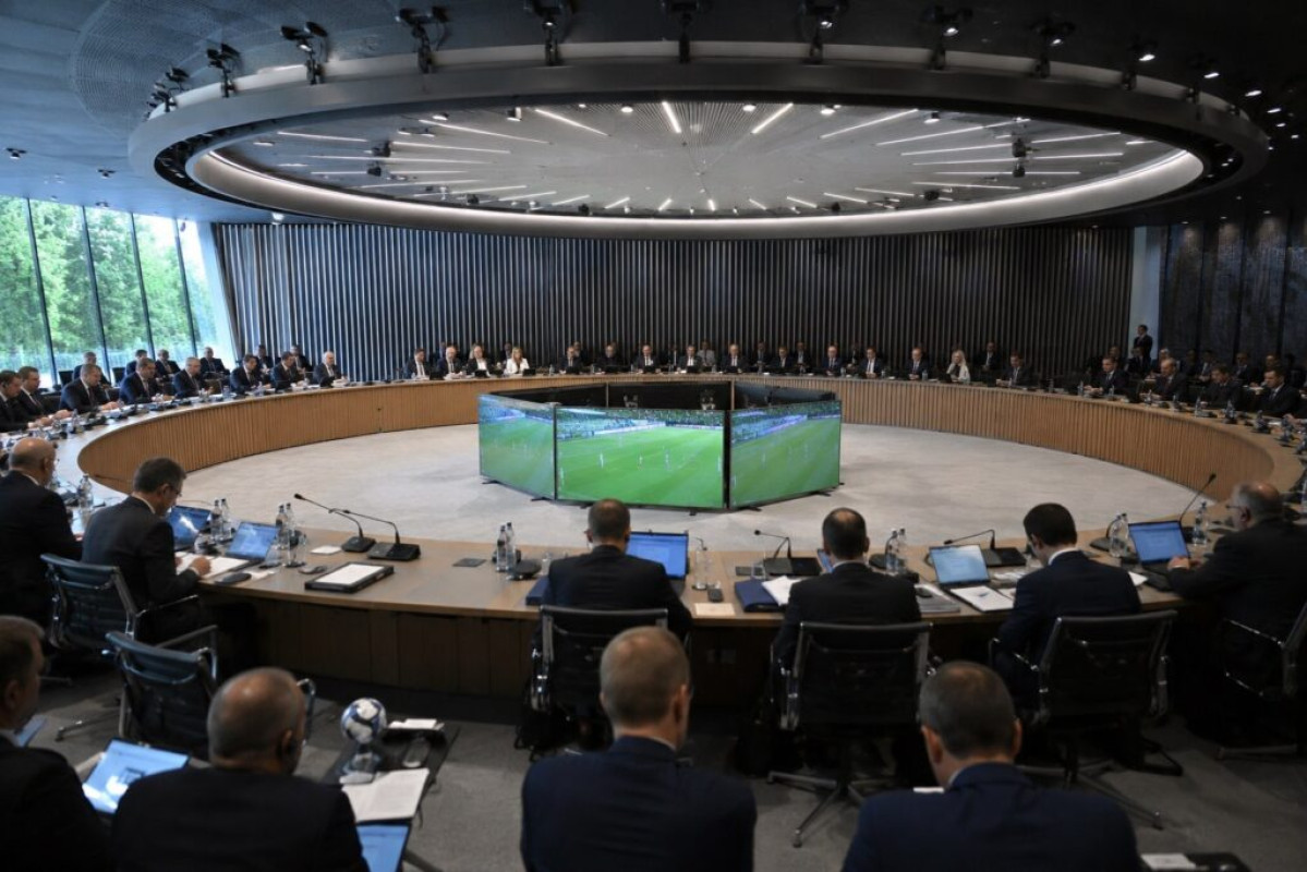 UEFA hrozí bojkotem turnajů FIFA kvůli prodeji podílu