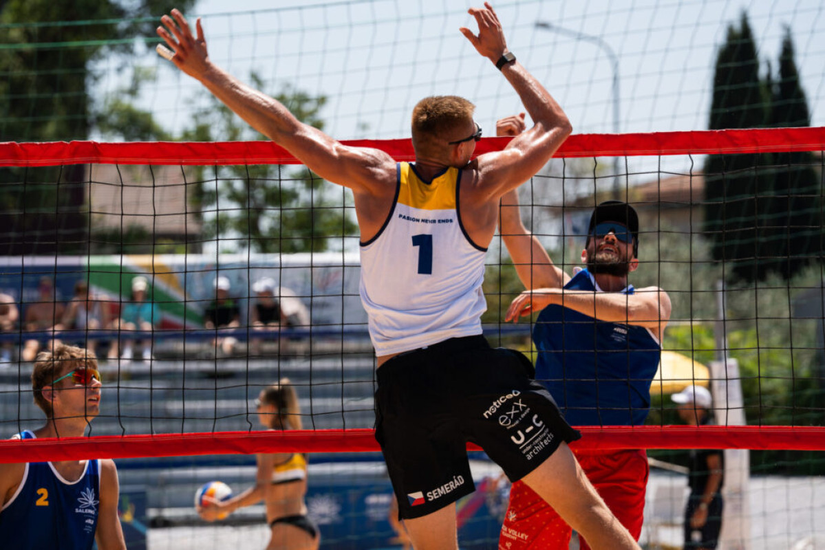 SALERNO 2026: Beachvolejbalisté ČVUT jsou ve finále! Basketbalisty 3×3 čeká čtvrtfinále