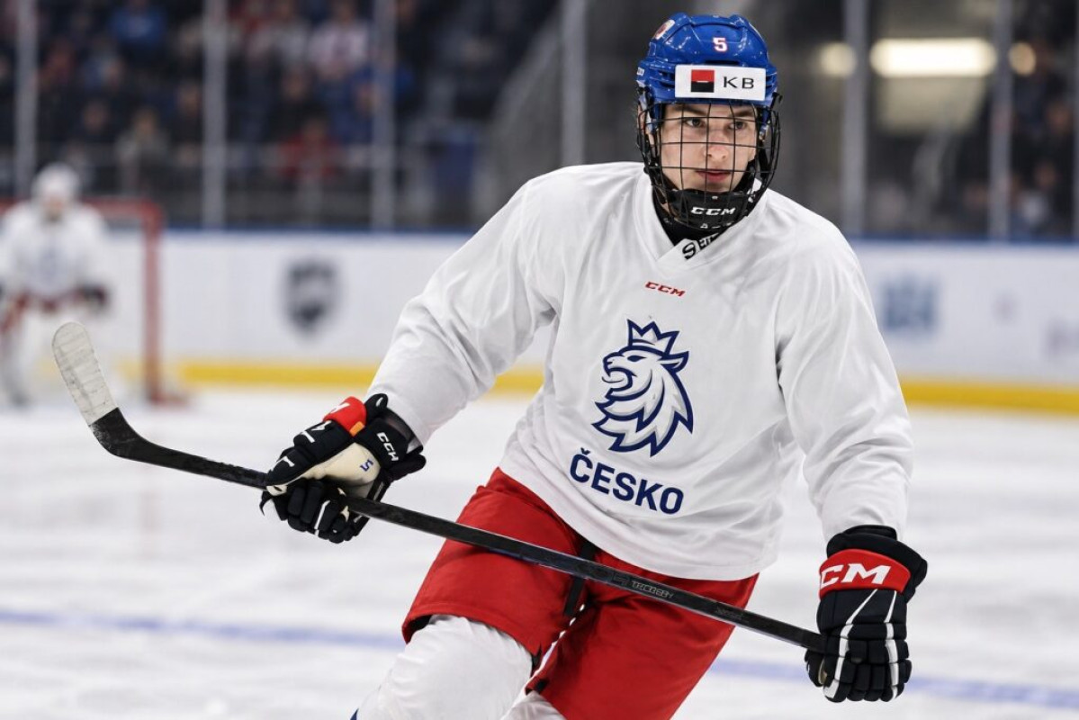 Jiříček vstřelil první gól v NHL. Zranění ho nezastavilo Jiříček vstřelil první gól v NHL. Zranění ho nezastavilo