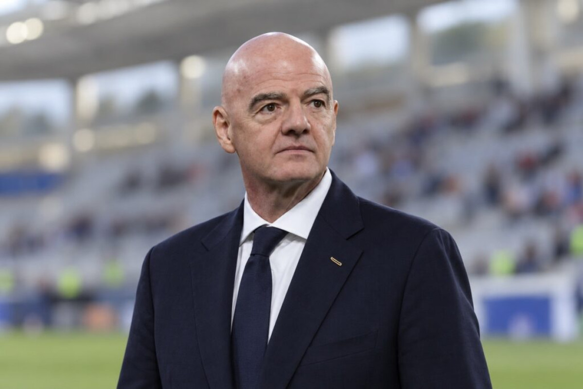 Válka FIFA a UEFA míří k soudu. Ve hře jsou miliardy i Infantino