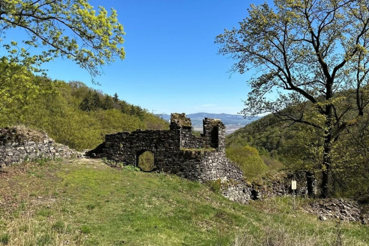 Hrad Rýzmburk: největší hradní zřícenina Krušných hor