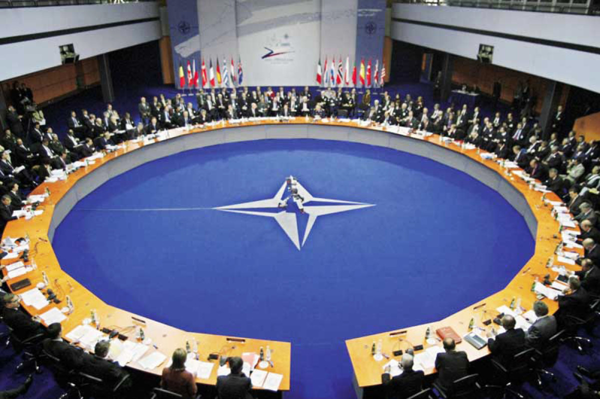 Ukrajina: Pochybnosti o integraci do NATO a nové orientace Ukrajina: Pochybnosti o integraci do NATO a nové orientace