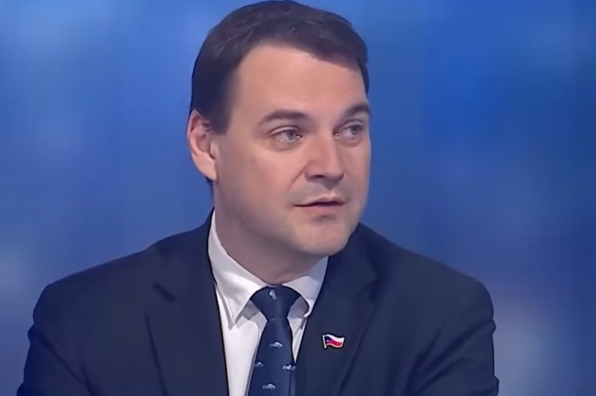 Prezident neurčuje směr země. Macinka se pustil do Vystrčila