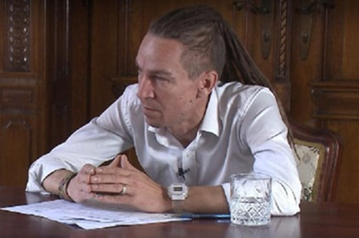 Miliony neziskovkám a trestní oznámení. Fiala míří na Bartošovo MMR