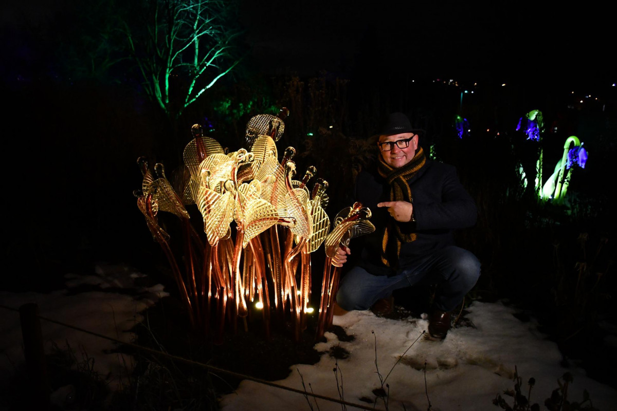 Křišťálová Botanické zahrada v Troji je rozsvícená sklářskými díly bývalého zápasníka  Pačínka Jiřího