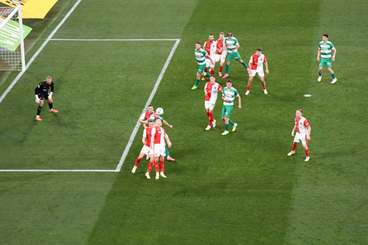 Vršovické fotbalové derby  Slavia Praha - Bohemians 2:1 se hrálo na počest Františka Pláničky