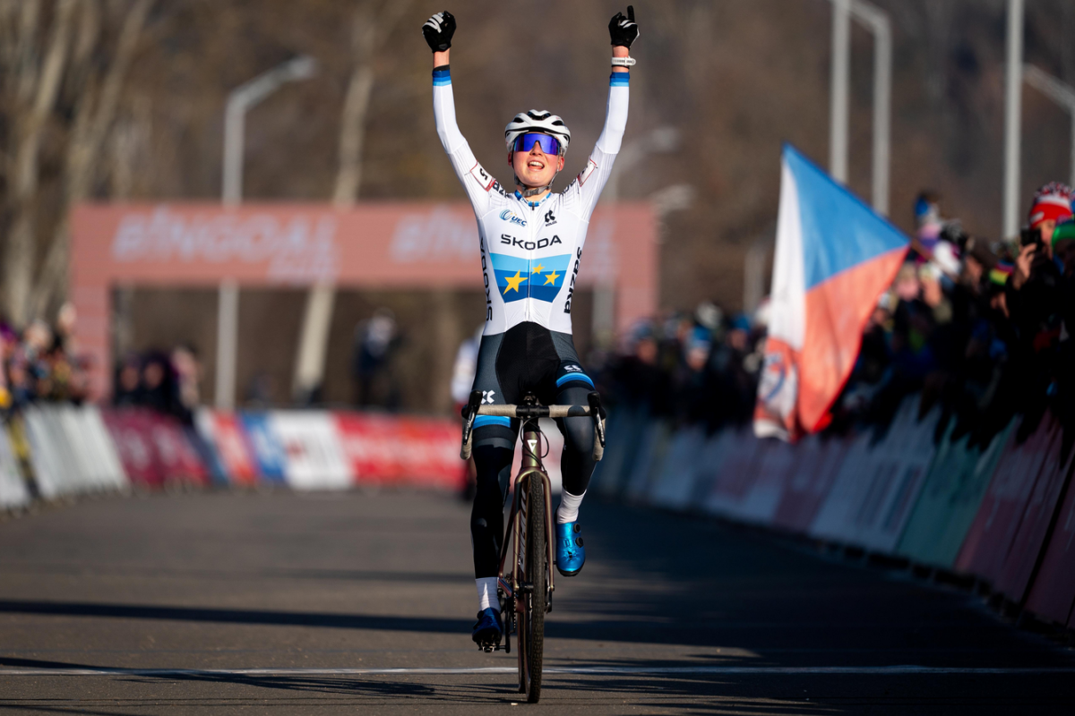 Juniorka Barbora Bukovská vyhrála SP v cyklokrosu v Táboře a  šestá mezi elitou Zemanová Kristýna