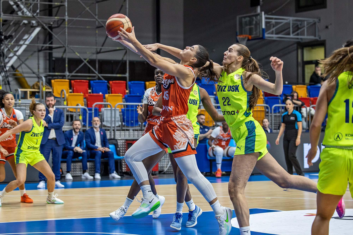 Utkání USK Praha – Tango Bourges 43:78 zaznamenané objektivy Miloše Březiny Utkání USK Praha – Tango Bourges 43:78 zaznamenané objektivy Miloše Březiny