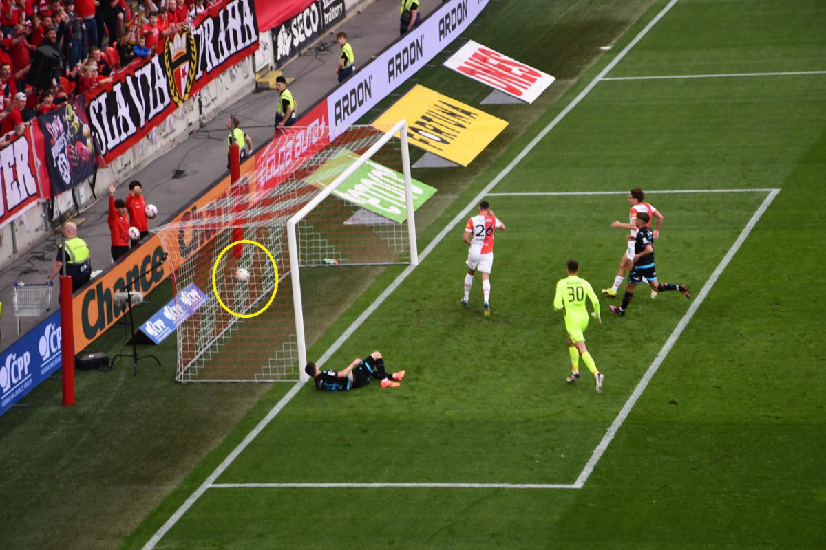 Reklama na fotbal byla k vidění v Edenu: Slavia Praha - Viktorie Plzeň 4:3 Reklama na fotbal byla k vidění v Edenu: Slavia Praha - Viktorie Plzeň 4:3