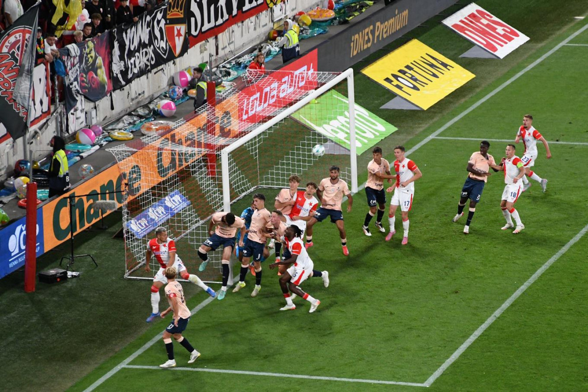 Fotbalisté Pardubic poprve dali v Edenu ligový gól a 11 minut se Slavií v tomto ročníku ligy vedli Fotbalisté Pardubic poprve dali v Edenu ligový gól a 11 minut se Slavií v tomto ročníku ligy vedli