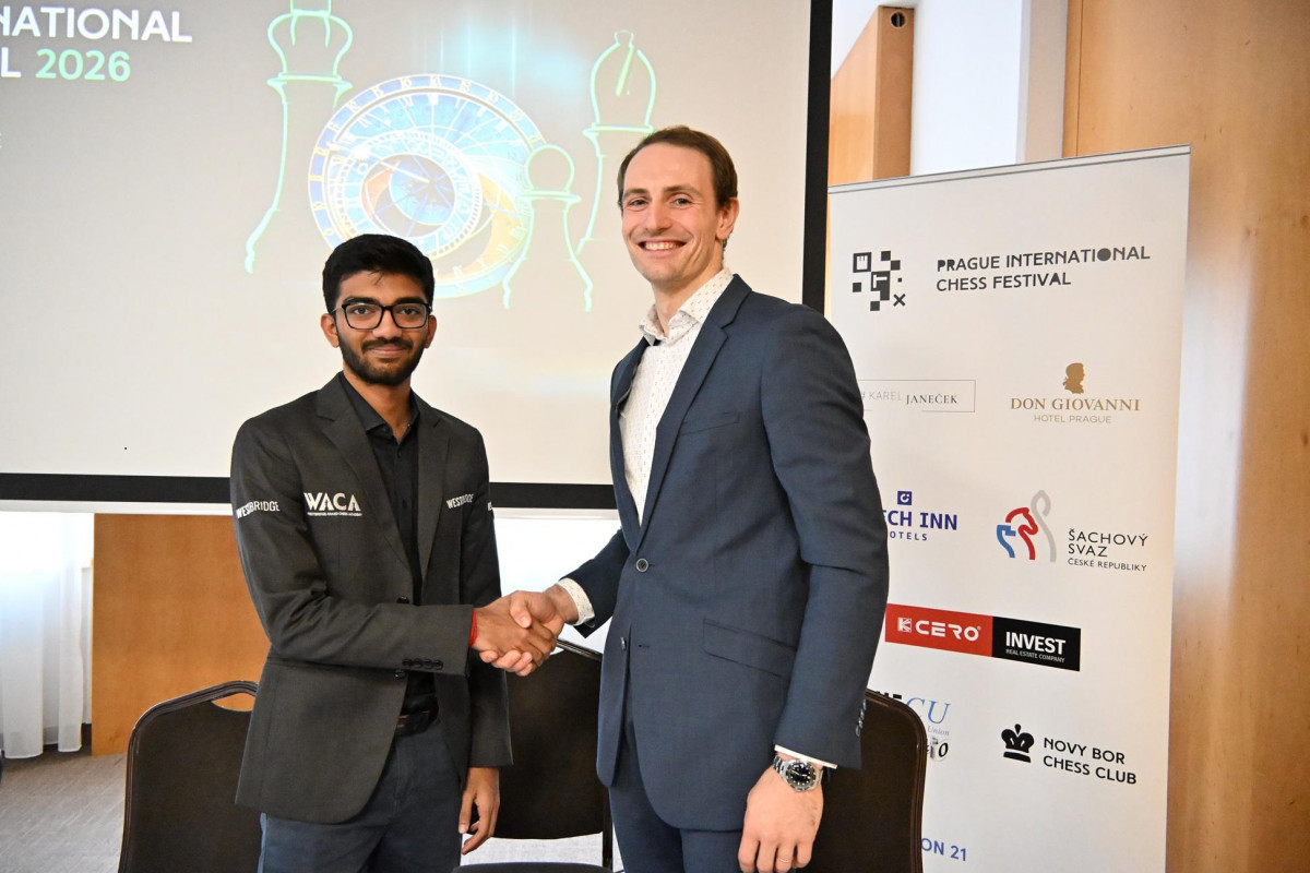Do Prahy přijel po 95 letech úřadující světový šachový šampion Gukeš Dómmarádžu