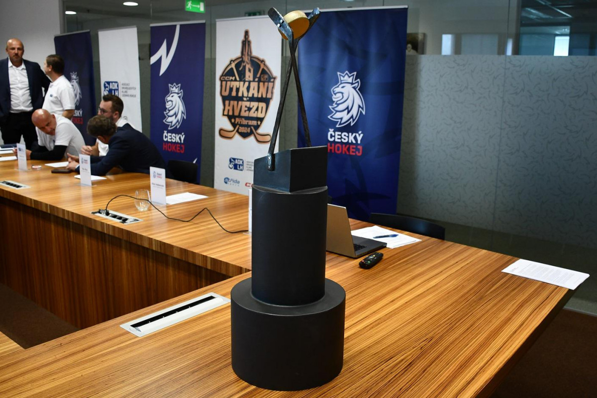 Druhá tuzemská liga ledního hokeje se bude hrát o nový železný nerozbitný pohár Druhá tuzemská liga ledního hokeje se bude hrát o nový železný nerozbitný pohár