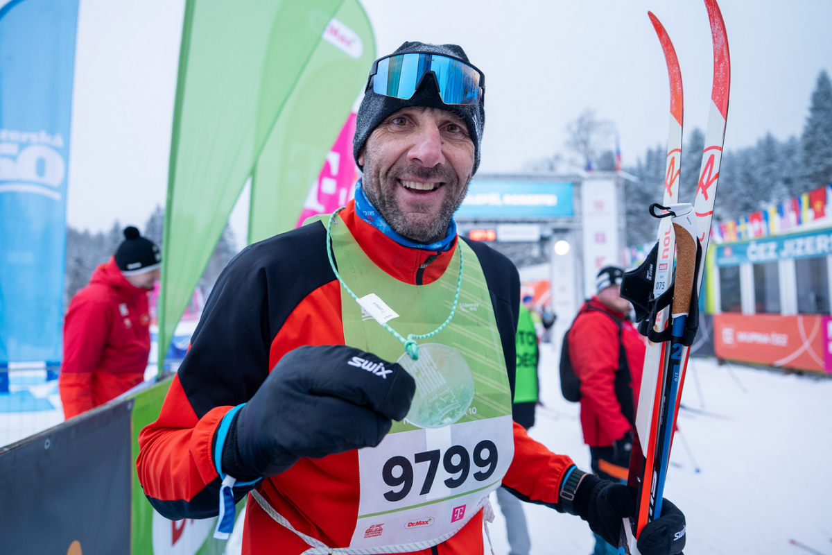 Fotbalista  Jan Koller po své premiéře na Jizerské 10 v cíli  prohlásil, že nevěděl, do čeho jde!