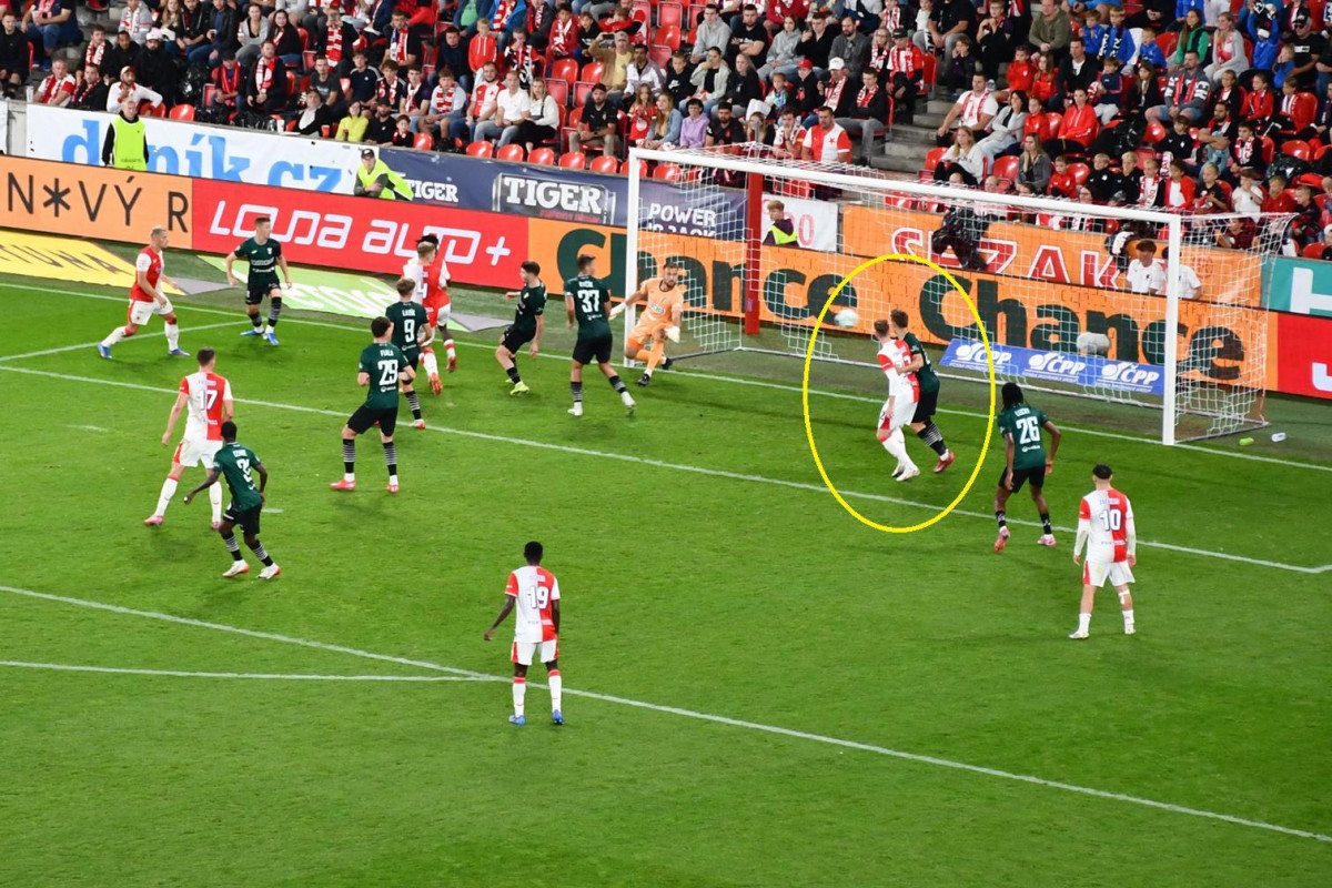 Lukáš Vorlický v půlhodince pouhé dvěma brankami pojistil výhru Slavie Praha nad Karvinou 3:1
