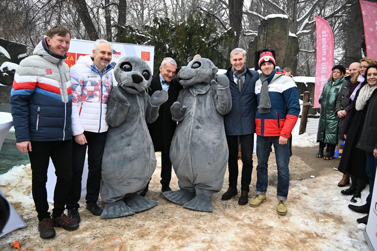 Olympiáda dětí a mládeže 2026 má své maskoty a to plyšové lachtany Bublinku a Huga ...