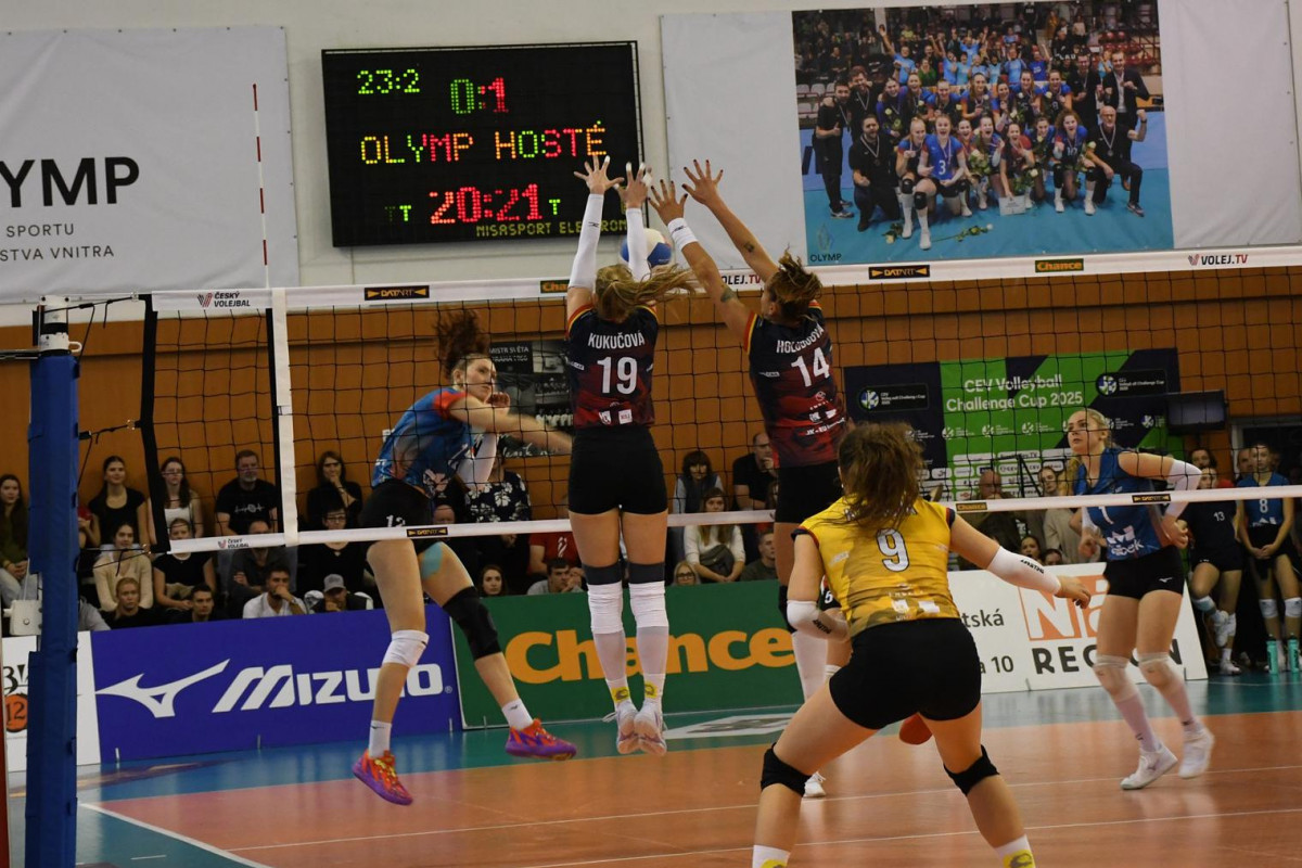 Kam 10. ledna 2026 za sportem? Na fotbal, lední hokej, basketbal, házenou a derby volejbalistek