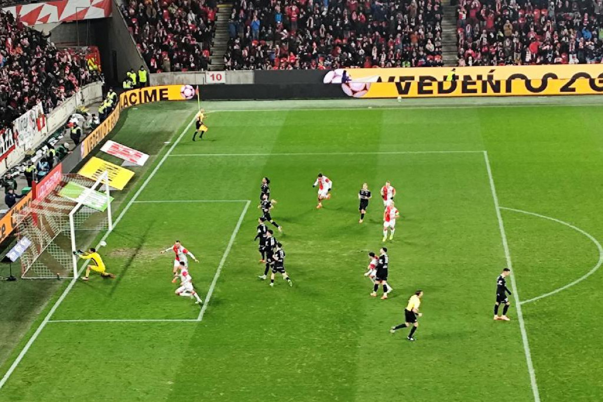 Sedm branek viděl Eden ve fotbalové  napínavé detektivce Slavie - Jablonec 4:3