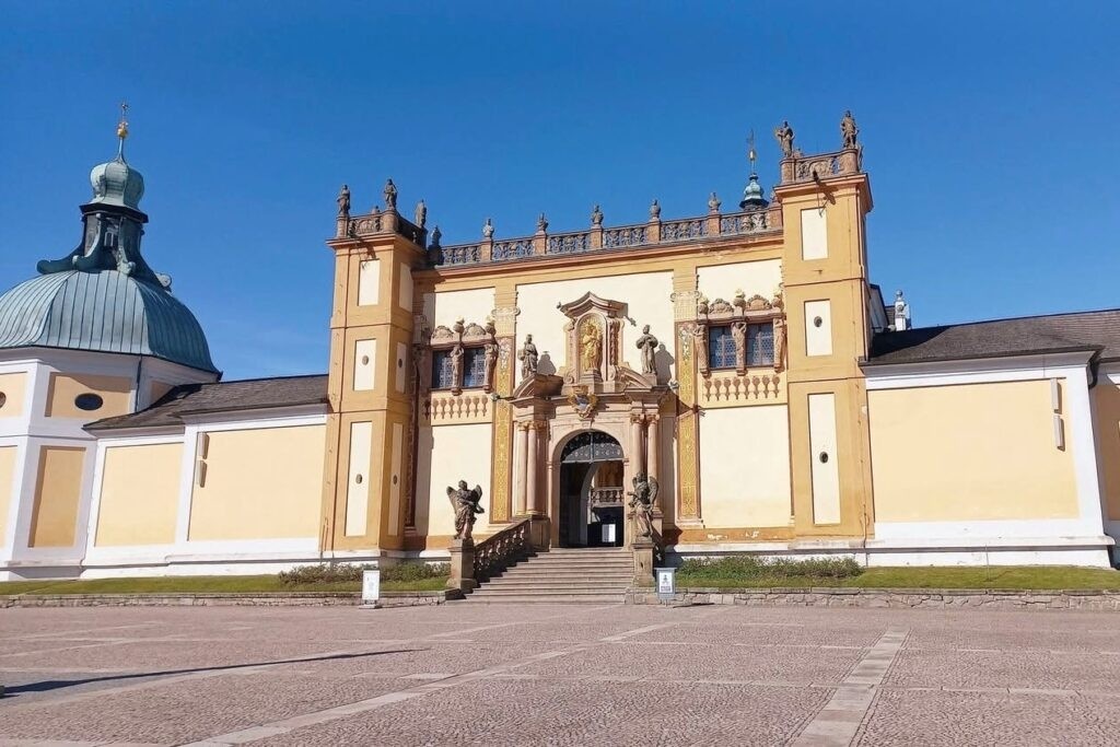 Svatá Hora a Svatohorské schody: výlet nad Příbramí