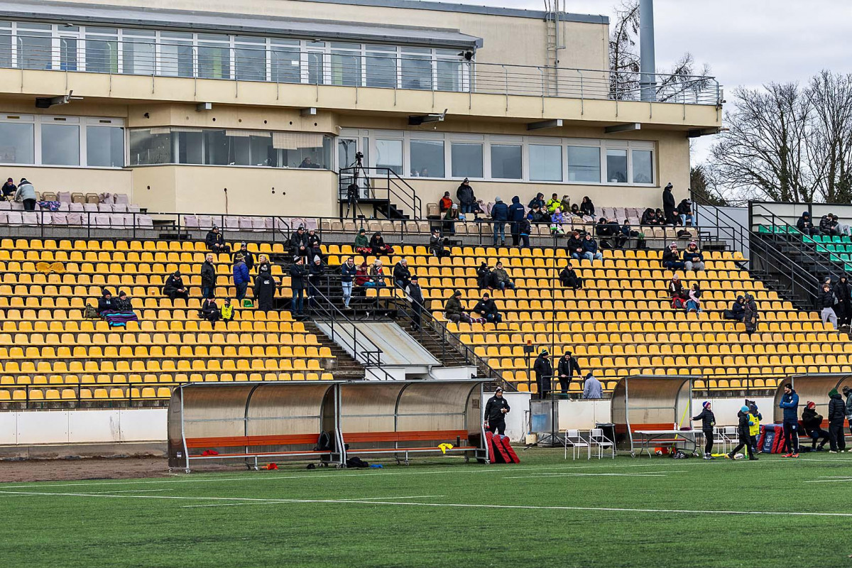 Proč se na ragby nikdo nepřišel podívat? V hledišti bylo méně diváků než hráčů na hřišti