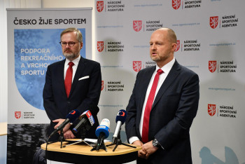 Premiér Petr Fiala předal vesla Národní sportovní agentury  Ondřejovi Šebkovi