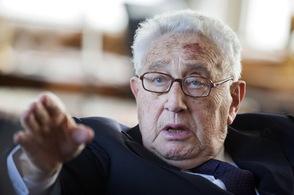 Bloomberg: Kissinger radí Bidenovi vyhnout se konfrontaci Čínou