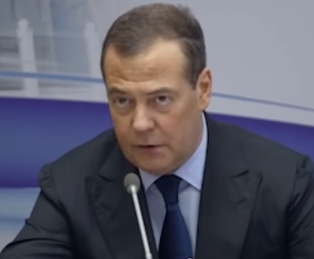 Medveděv Evropanům: Porovnejte své jaderné arzenály s ruskými