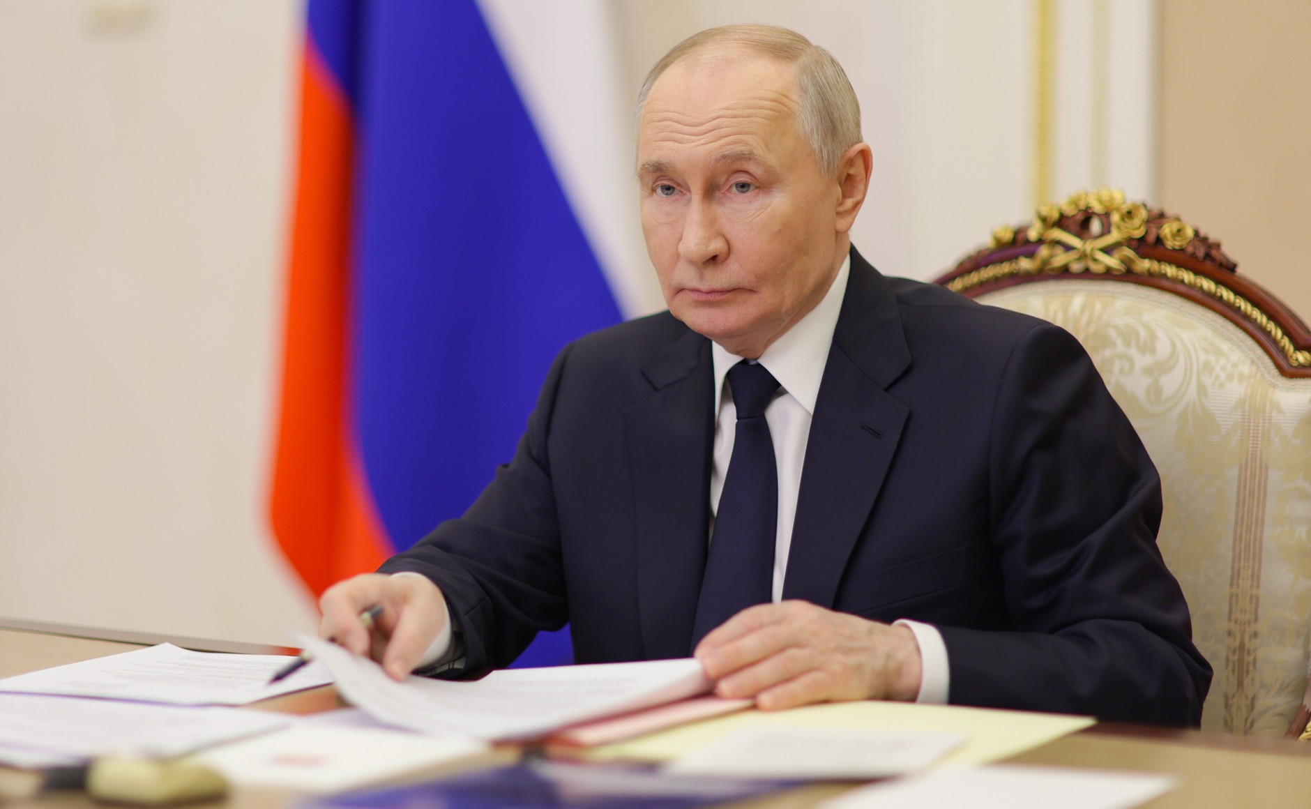 Putin: Kyjev v současné době přemýšlí, jak formalizovat konec války