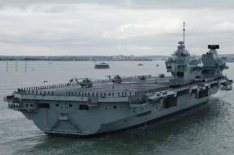 Nejnovější britská letadlová loď se porouchala – teče do ní voda!