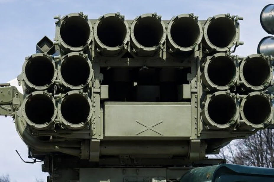 Rusko představilo mobilní raketomet Sarma s vysokou přesností