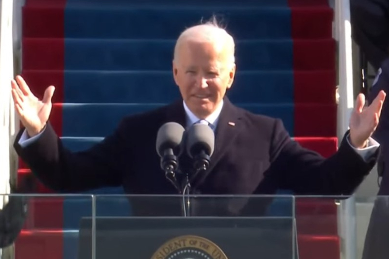 Bílý dům: Raději válku s Ruskem než Trump v Bílém domě