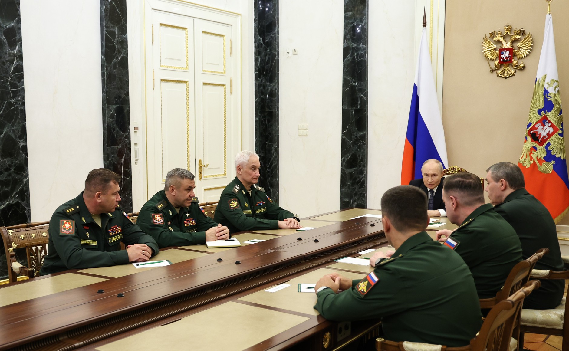 Putin provedl personální změny, Rusové dále postupují