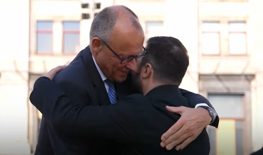 Z akce o německé jednotě jede ukrajinský premiér Merz do Kyjeva
